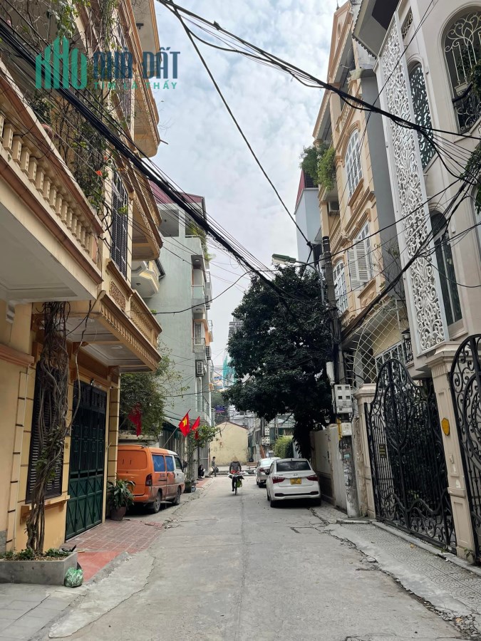 Bán nhà Hoàng Quốc Việt, căn góc, 3 thoáng vĩnh viễn, ô tô đỗ Cửa, 65m mt 4.8m, 16 tỷ

 
Bán nhà