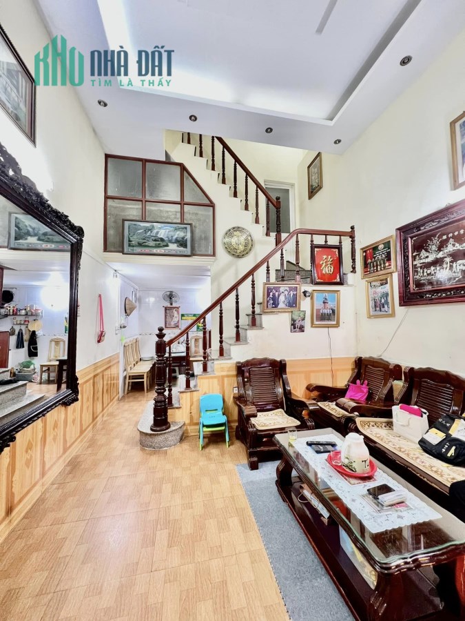 Bán nhà mặt phố Giải Phóng 130m MT8m giá thương lượng