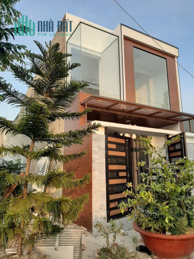 Một ngôi nhà nầm ngay mặt tiền Quốc lộ 1A giá siêu hấp dẫn.