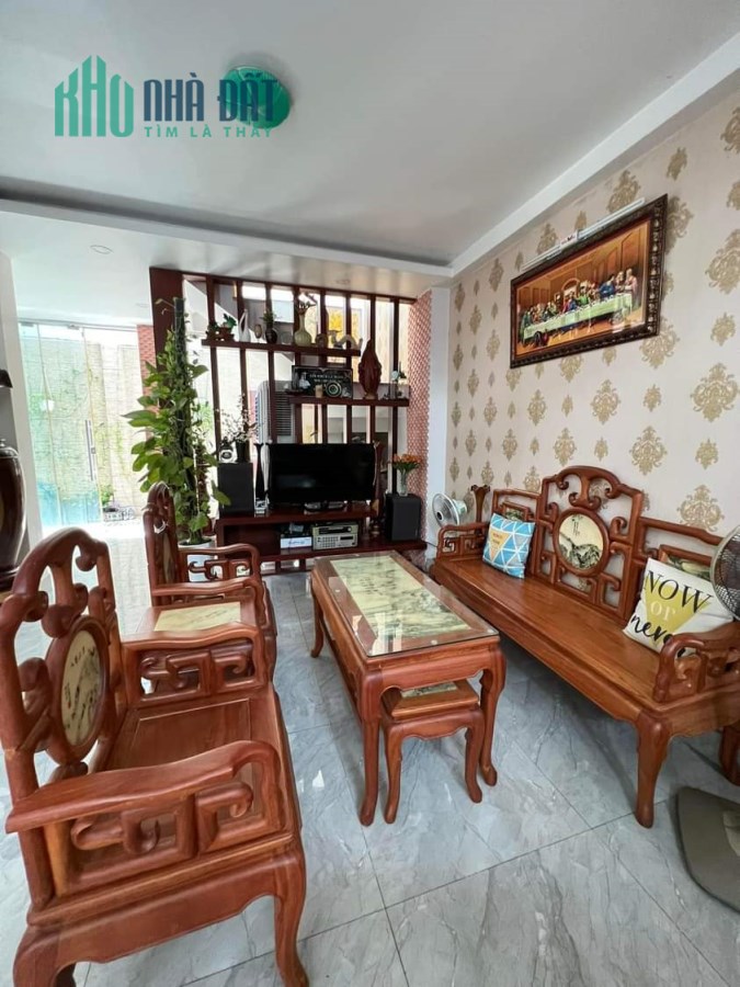 BIỆT THỰ HẺM RỘNG Q.TÂN PHÚ, 8X15, 2 LẦU ĐẸP VÔ Ở LIỀN. GIÁ 13.7 TỶ TL