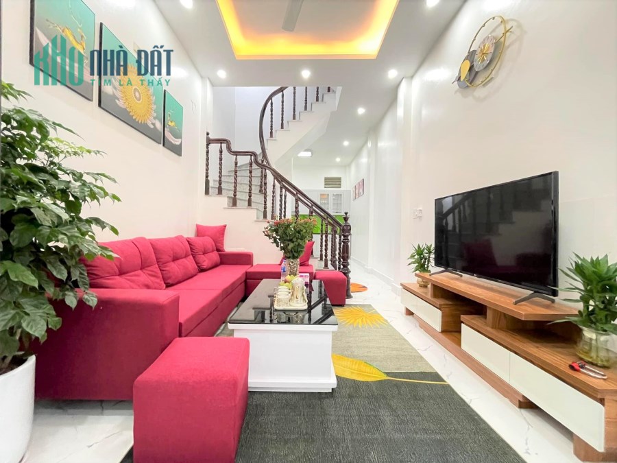 BÁN NHÀ HỒNG MAI, HAI BÀ TRƯNG 32M2X5, NHỈNH 3 TỶ, KD, ÔTÔ 5M.