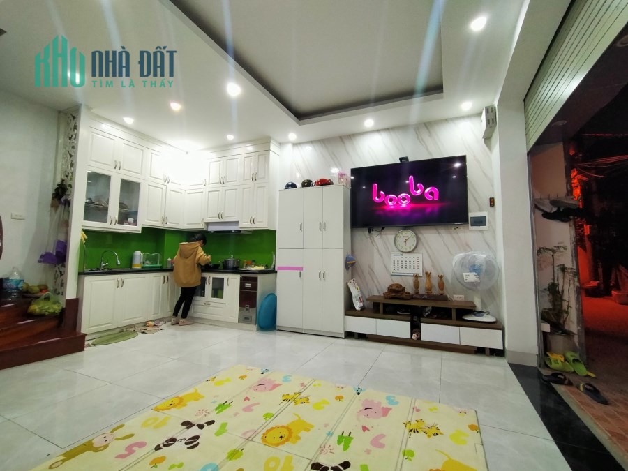Bán gấp nhà phố Phúc lợi, ô tô, Full nội thất, 35m2, 5T, giá chỉ 3,65 tỷ.