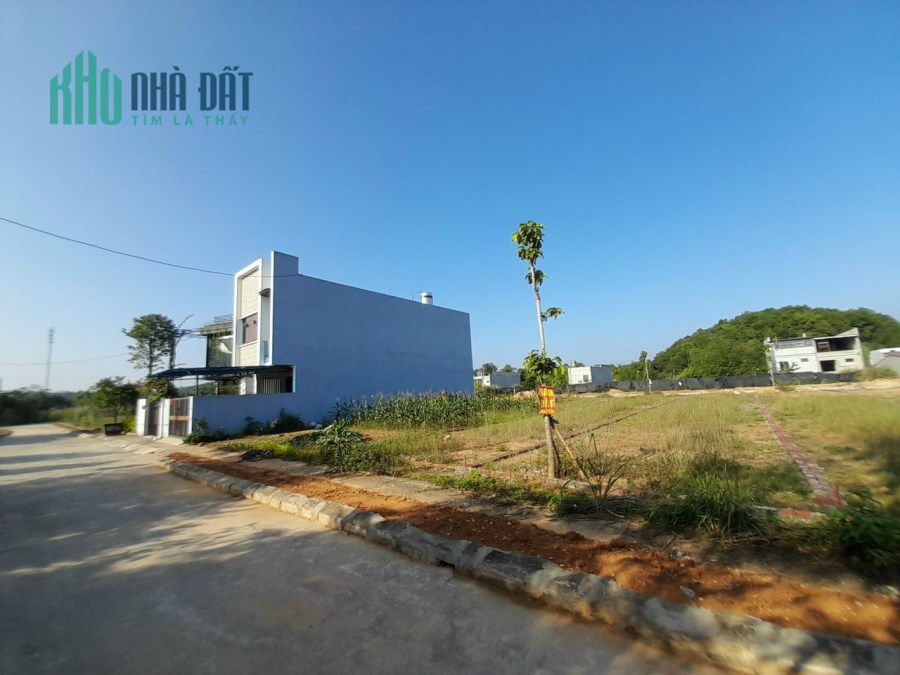 BÁN ĐẤT NỀN PHÂN LÔ ĐƯỜNG 52M TRUNG TÂM TP YÊN BÁI LH ; 0345092385