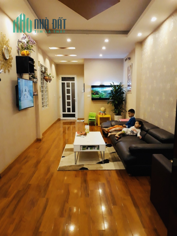 Bán nhanh nhà mặt phố 8/3 100m2, 5 tầng, 4MT chỉ 18 tỷ