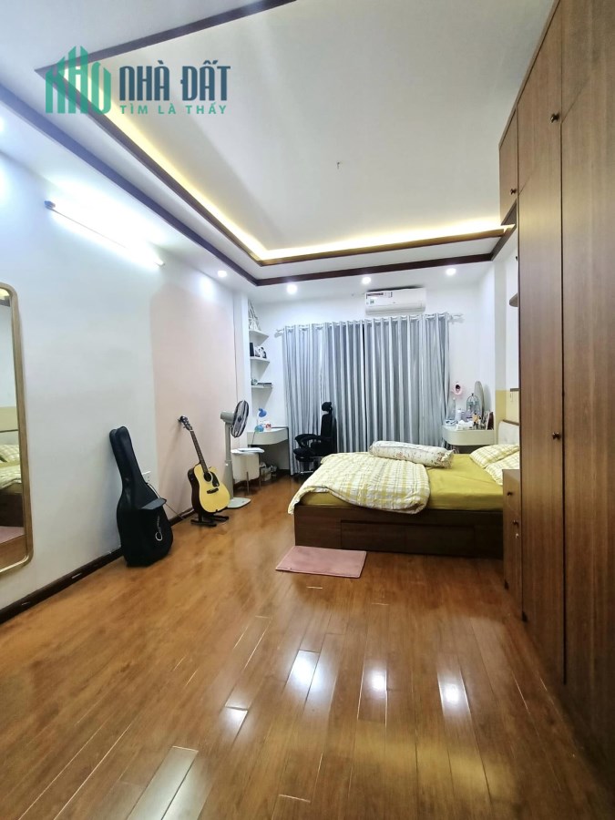 Bán nhà phố Minh Khai, Hai Bà Trưng, giá 5.38 Tỷ, 45 m2, ngõ thông, kinh doanh, nở hậu