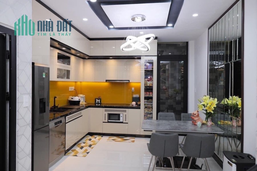 Bán gấp nhà HXH  thông Thạch Lam 63m2,3 tâng 5.x tỷ