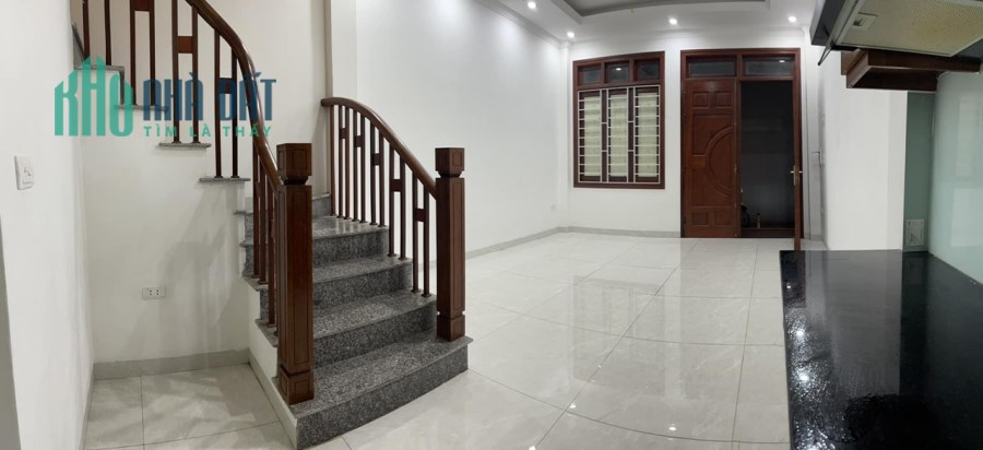 Cần bán gấp nhà phố Ngọc Trì, ô tô, 30 m2, 5 tầng, giá chỉ 3,1 tỷ.