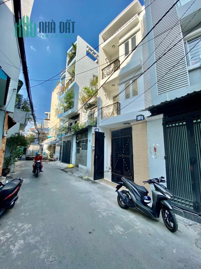 Nhà bán Quận Tân Bình Bàu Cát, HXH thông, giá rẻ, nội thất cao cấp.