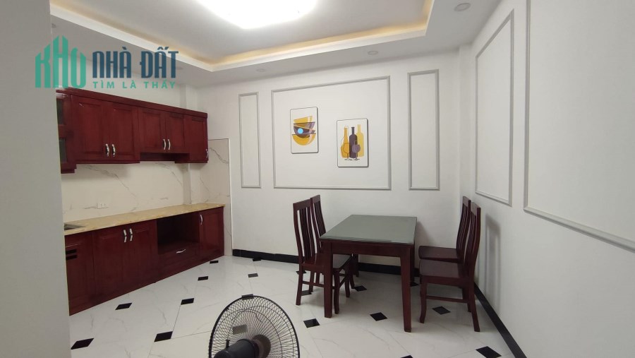 Bán nhà Hoàng Như Tiếp, Gia Thụy, Long Biên 37m 5Tầng, Giá 3,35 Tỷ. Mặt tiền rộng.. Ngõ thông.