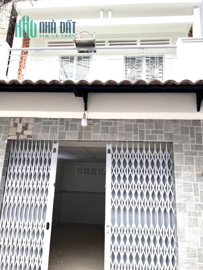 Nhà thuê nguyên căn hẻm 76 Dã Tượng P10Q8 Giá : 10 Triệu / Tháng