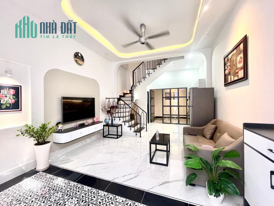 Bán nhà Nguyễn Quý Anh -full nội thất cao cấp -42m2 -nhỉnh 4 tỷ -nhà cực đẹp