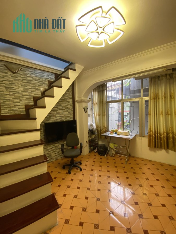 Đống Đa 17m 4 tầng 2 ngủ , nhà dân xây chắc chắn, ở ngay, ngõ nông gần phố . Giá 1ty75