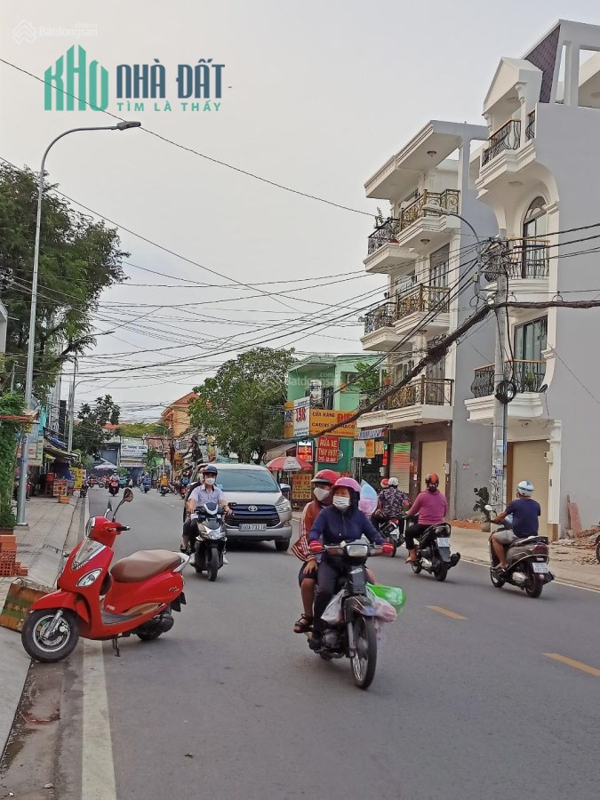 Bán nhà MTKD Nguyễn Hữu Tiến, DT 5x26m - Cấp 4 - Gía : 15.3 tỷ TL