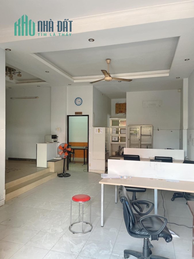 BÁN GẤP NHÀ Hoà Hảo Quận 10 - HXH Thông Sát Mặt Tiền.
Nhà Ngang Rộng Cực Hiếm 5.5 x 12m - 4 Tầng