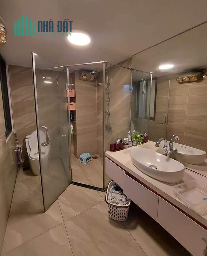 Tôi bán nhà liền kề TT3 TT4 mặt đường 24m KĐT Văn Phú 90m2 chỉ 11.89 tỷ. LH 0989.62.6116