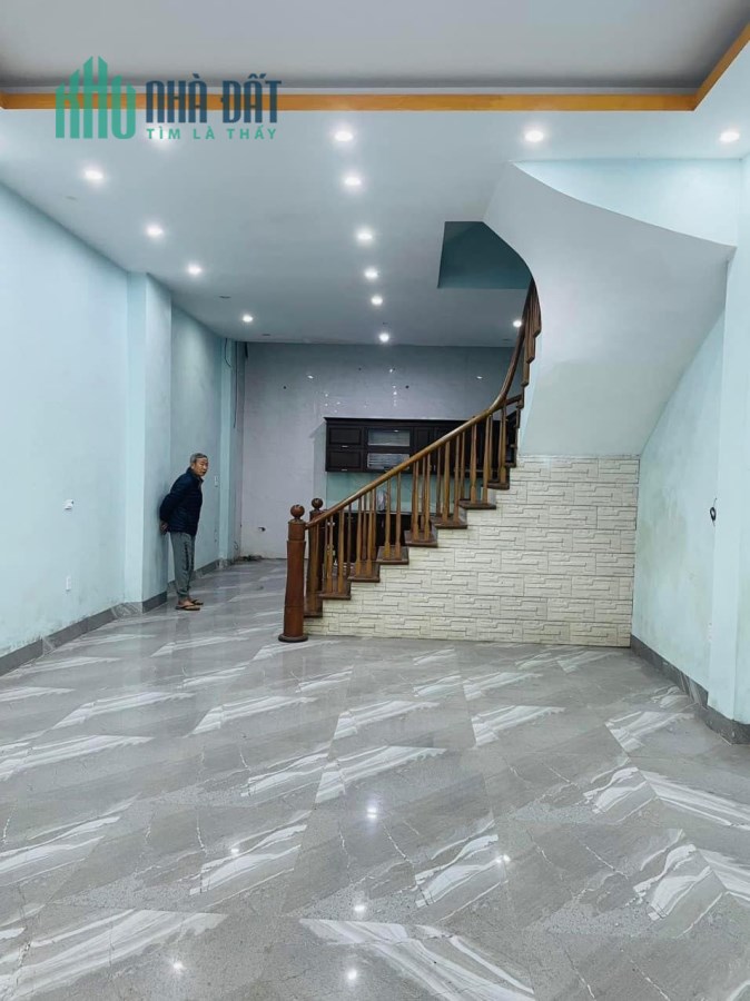 Cho thuê tầng 1,2 gần chợ Hàng Da, kinh doanh mọi mặt hàng