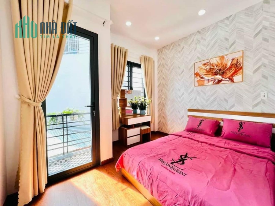 CHÍNH CHỦ GẤP BÁN NHÀ CỰC ĐẸP- GIÁ THƠM- NHÀ MỚI - HXH SÁT CÔNG VIÊN