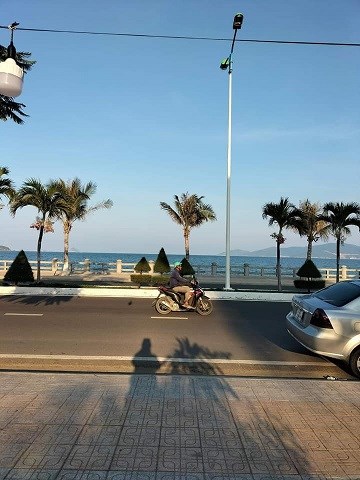 Cần bán gấp ô đất trục chính mặt đường Phạm Văn Đồng, trung tâm thành phố Nha Trang, View mặt biển.