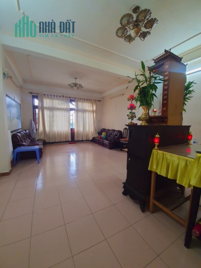 Nhà Nguyễn Tất Thành, gần Ông Ích Khiêm, 4 tầng, 125m2