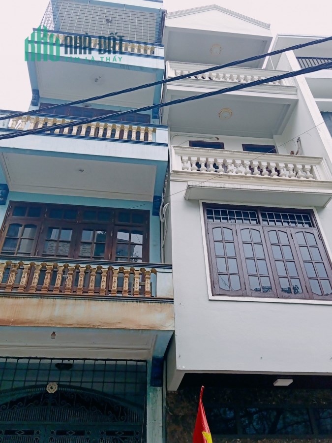 Bán gấp căn nhà phố Chu Huy Mân, ô tô, KD, 40 m2, 5T, giá chỉ 5,6 tỷ.