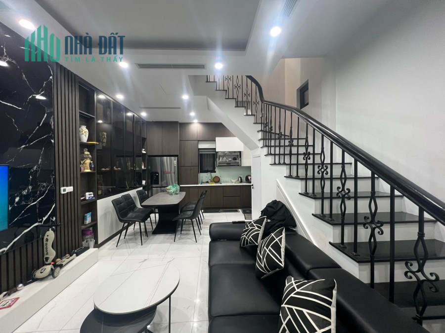 Bán nhà mới xây phố Láng Hạ, DTXD40m2 x 5 tầng, MT 4,5m. 0338080356