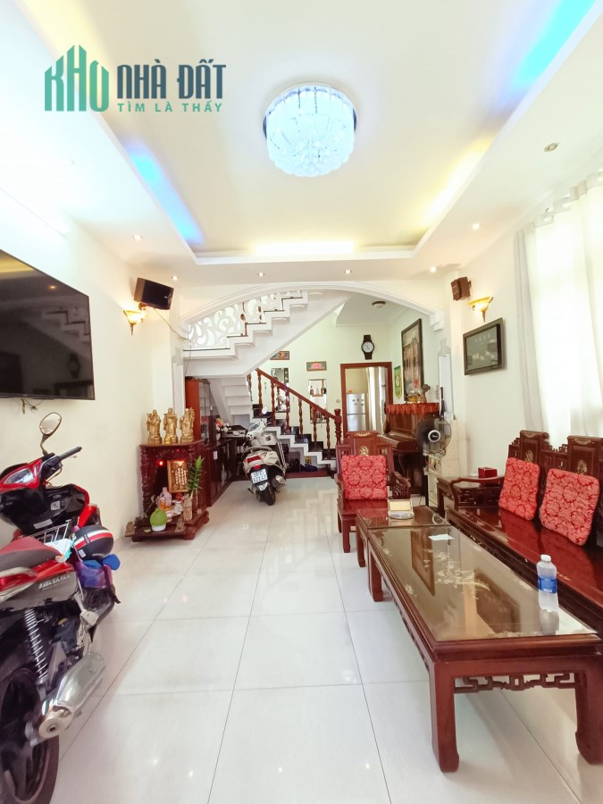 Bán nhanh trong Tết-3.8 tỷ-60m2-HXH-3 tầng-6 phòng cho thuê -Gần MT-Phước Long B-Quận 9