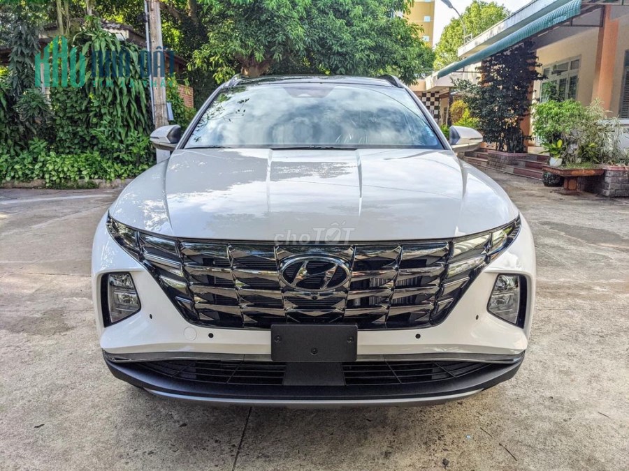 Cần bán xe Tucson Turbo Trắng Giao Ngay Quận Bình Thuỷ Cần Thơ