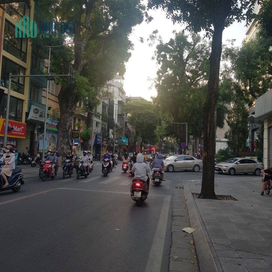 MP LÒ ĐÚC + 1 MẶT NGÕ, THANG MÁY, VỈA HÈ RỘNG, KD VÔ ĐỐI, 25.8 TỶ