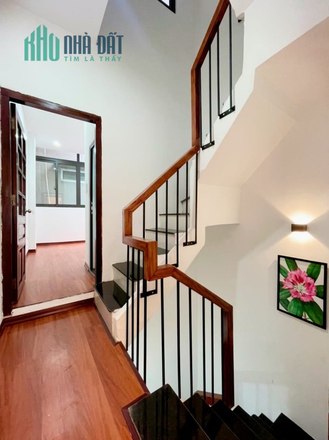 BÁN NHÀ PHỐ XÃ ĐÀN DT: 30M2 4 TẦNG 3 PHÒNG NGỦ GIÁ: 3.29 TỶ QUẬN ĐỐNG ĐA.