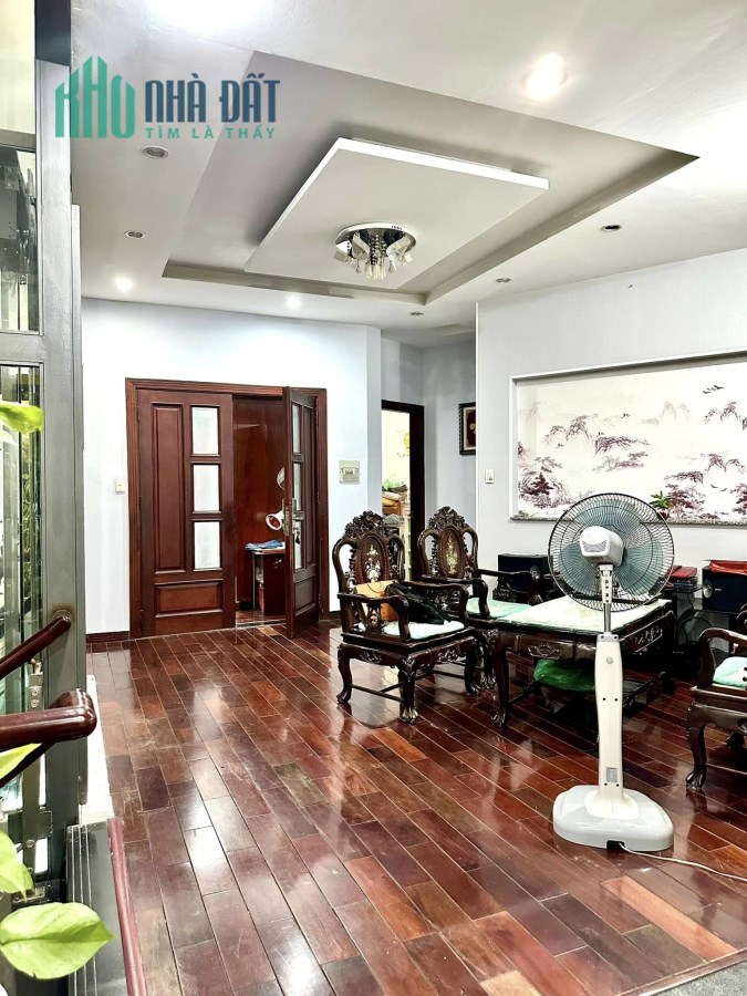 Biệt thự Thảo Điền danh tiếng Sài Gòn, 222m2, 3 tầng, nở hậu tài lộc, chỉ 35 tỷ