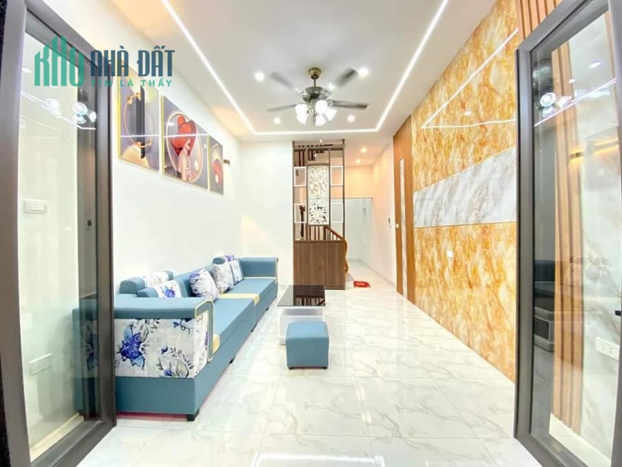 Bán nhà Trương Định , 30m2 , ô tô đỗ cửa, phân lô, Tặng toàn bộ nội thất.