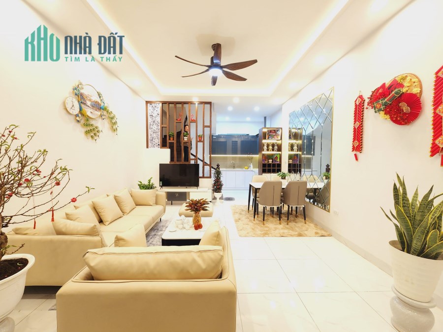 BÁN NHÀ NHÂN HÒA NGÕ XE BA GÁC,MT RỘNG DT 42M GIÁ NHỈNH 5 TỶ.