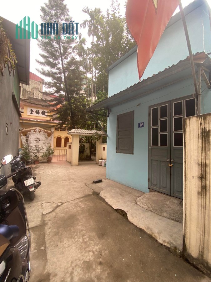 BÁN NHÀ CẤP 4 PHỐ BÀ TRIỆU Ô TÔ ĐỖ CỬA. 3 THOÁNG, BÁN TRƯỚC TẾT GIÁ TỐT.