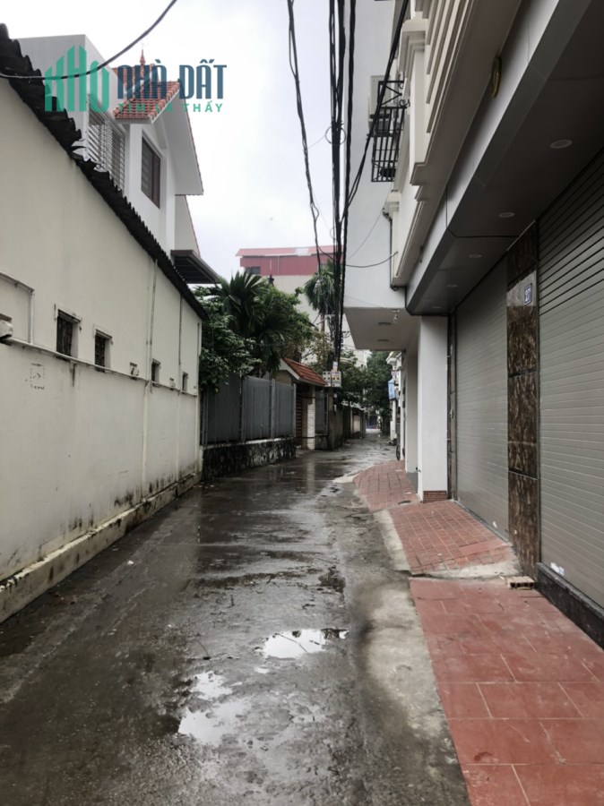 Cần bán gấp lô đất phố Thạch Bàn, ô tô, gần phố, 34m2, giá chỉ 2,5 tỷ.
