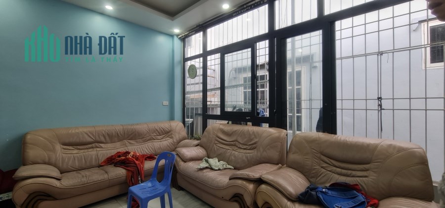 Bán nhà phố Hoàng Như Tiếp, Dtsd 32m, nhà 3 tầng, Mt 6m, giá nhỉnh 3 tỷ.