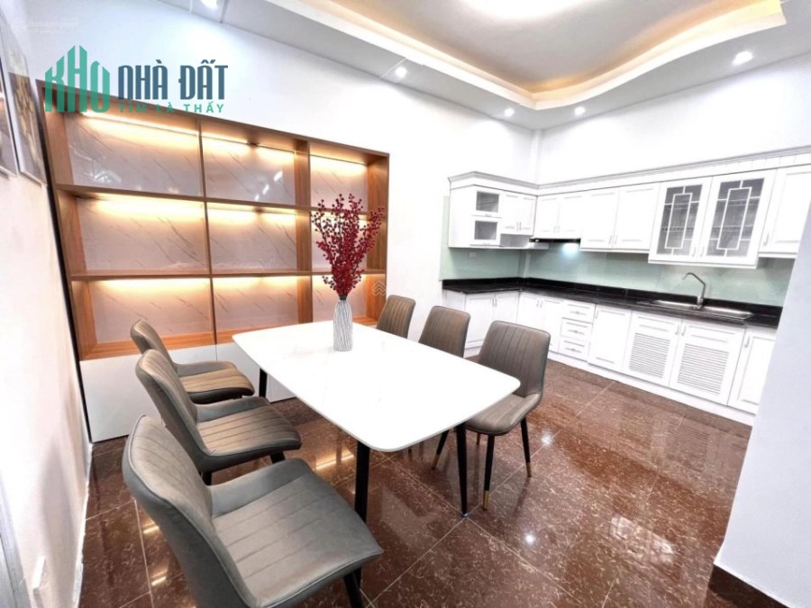 Bán căn hộ CC tòa 2 mặt tiền quận Hà Đông với diện tích 100m2 giá 3.9 tỷ.