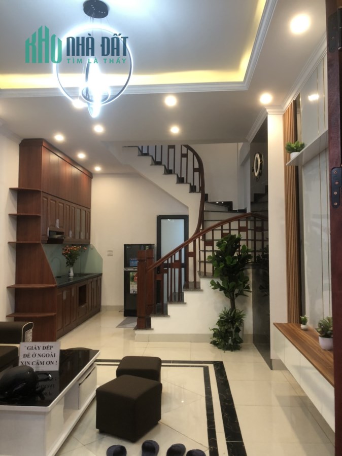Bán gấp căn nhà phố Bát Khối cực đẹp, full nội thất, 30m2, 5T, chỉ 3,5 tỷ.