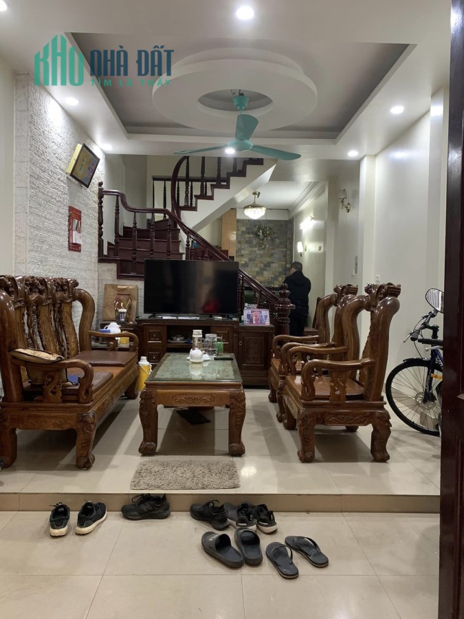 BÁN NHÀ VŨ TRỌNG PHỤNG, NGÕ XE BA GÁC, DT 40M 5 TẦNG GIÁ 6,3 TỶ.