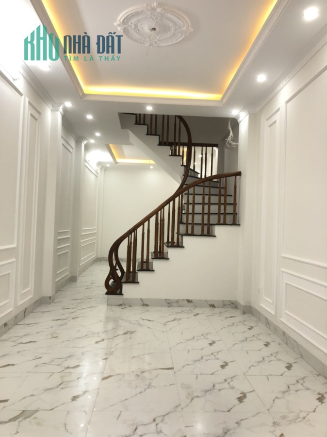 Bán gấp nhà đẹp Bát Khối ở ngay, 40 m2, 5 tầng, giá chỉ 4,5 tỷ.