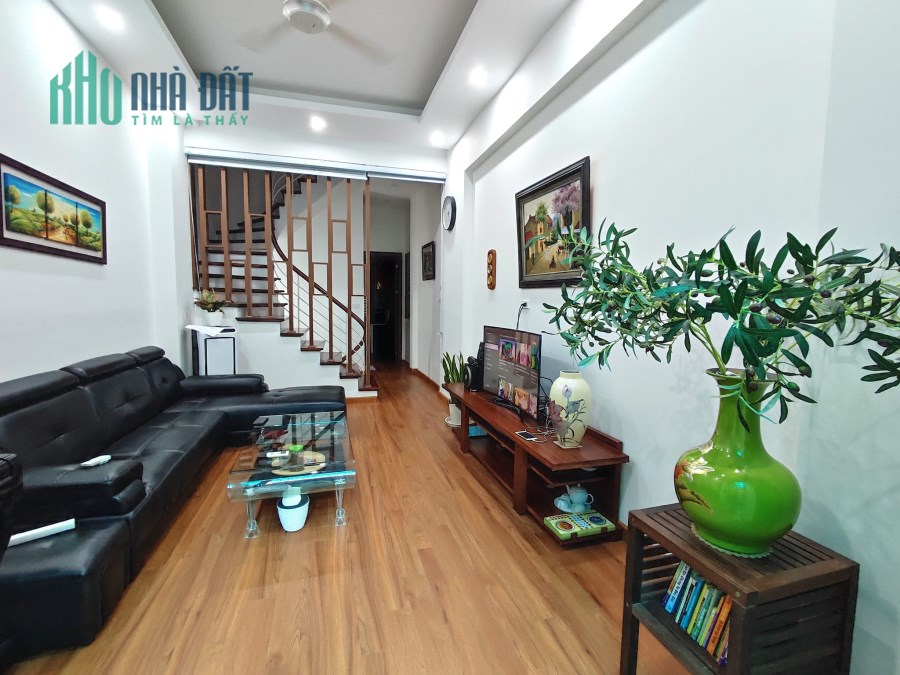 SIÊU PHẨM NHÀ RIÊNG ĐƯỜNG NGUYÊN TRAI -51M, 4 TẦNG, TRÊN 6 TỶ