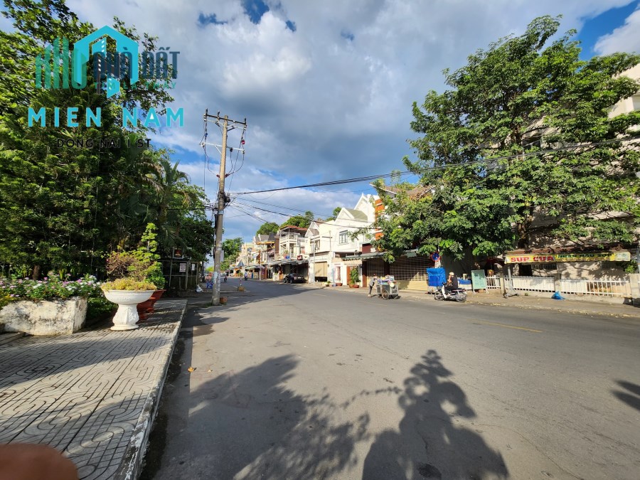 bán nhà mặt tiền đường nguyễn  thị minh ngang 12m khai long khánh đông nai