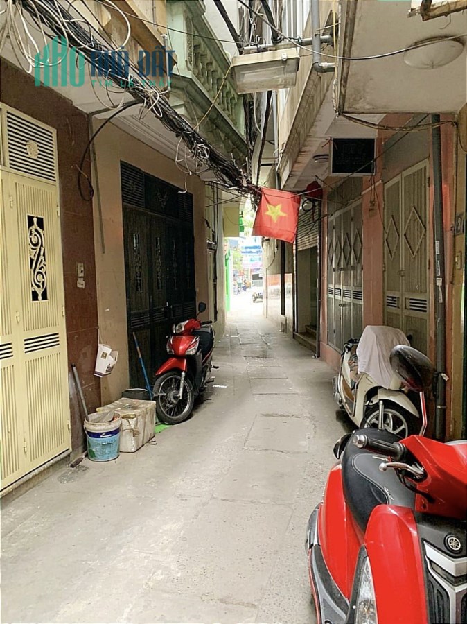 Bán nhà phố Hồng Mai, Q. Hai Bà Trưng, Hà Nội, 30 m², giá 3.18 tỷ, ô tô đỗ cổng, tặng full nội