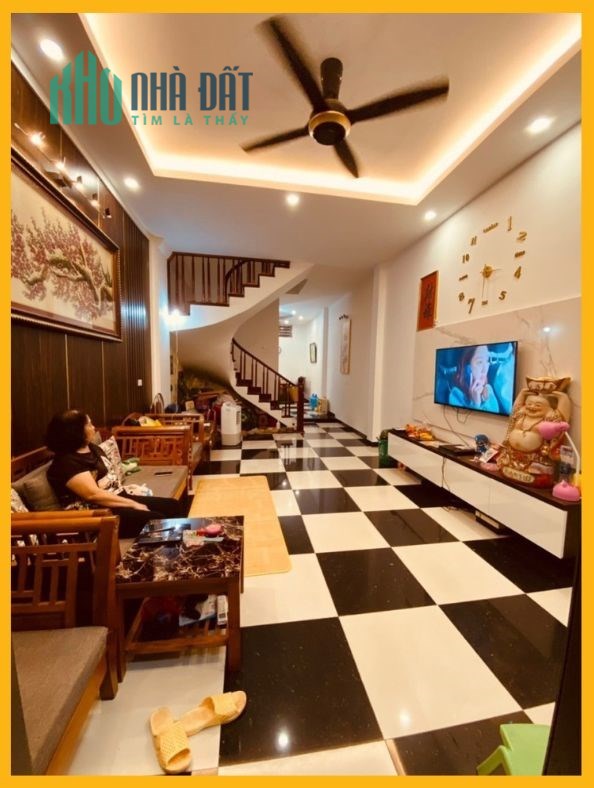 Nguyễn Trãi cạnh Royal City, hưởng trọn tiện ích, DT61m2 x 4 tầng, MT4m, giá nhỉnh 6 tỷ.