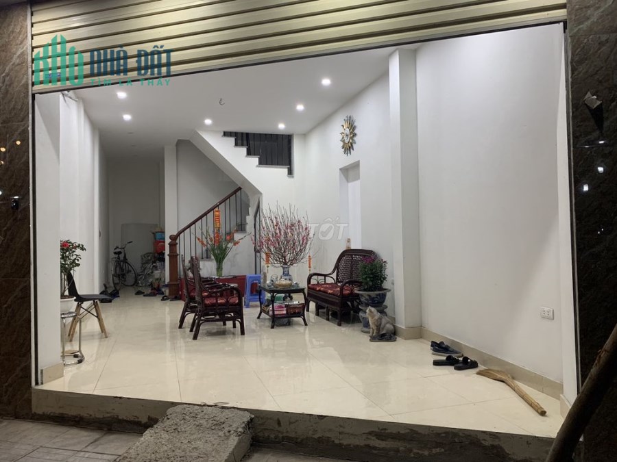 Cho thuê mặt bằng kinh doanh (mặt hồ Linh Quang) - Văn Chương- Đống Đa - Hà Nội