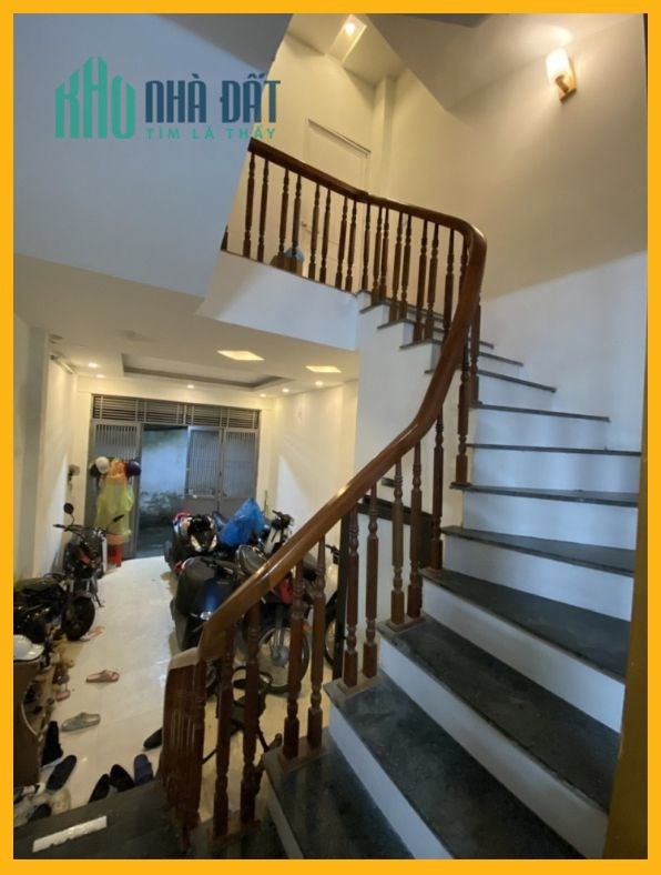 Cho thuê dòng tiền gần 300tr/năm, Triều Khúc bán gấp, DT41m2 x 5 tầng, giá 3.8 tỷ.