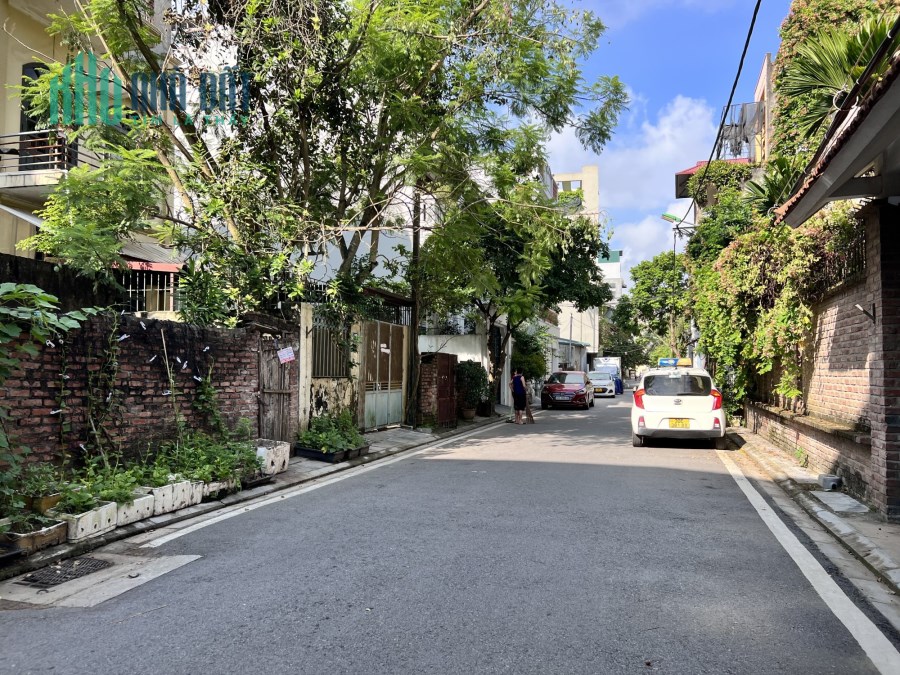 Cần bán gấp đất Phân lô Tư Đình, ô tô, 70 m2, MT 5,5 m, giá chỉ 8 tỷ.