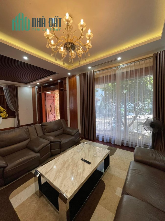 Bán nhà mặt Đường Láng Đống Đa, 106m2, 5T, cho thuê T1 20 tr/t, Lô góc, giá 19 tỷ