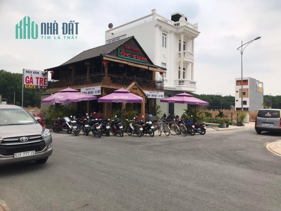Chính Chủ bán Nhà mặt tiền kinh doanh 1 trệt 2 lầu lô góc Vsip2 Bình Dương
