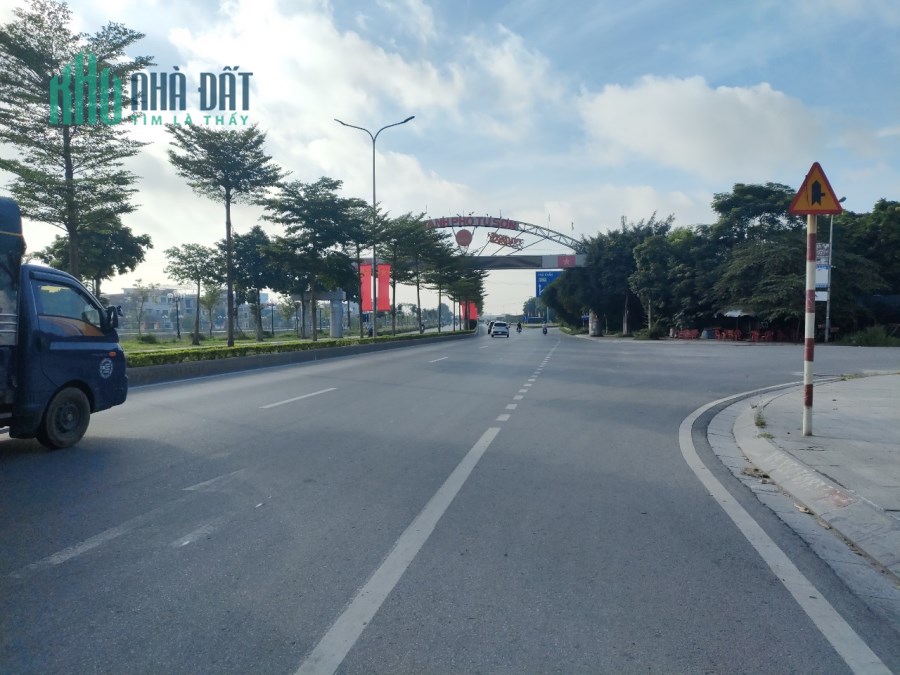 Khai xuân - đầu năm - giảm giá kịch sàn  
Em xin gửi đến quý Anh Chị lô đất  diện tích  100m mặt