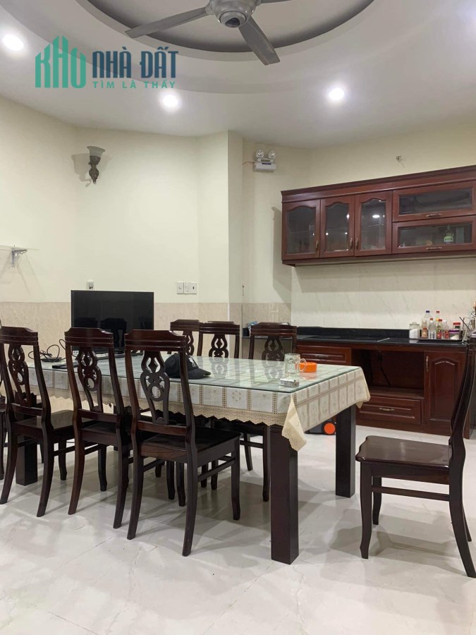 Biệt thự SIÊU ĐẸP MT đương Nguyễn Hữu Thọ sát Quận 7, DT 250m2, 7PN chỉ 2X tỷ.